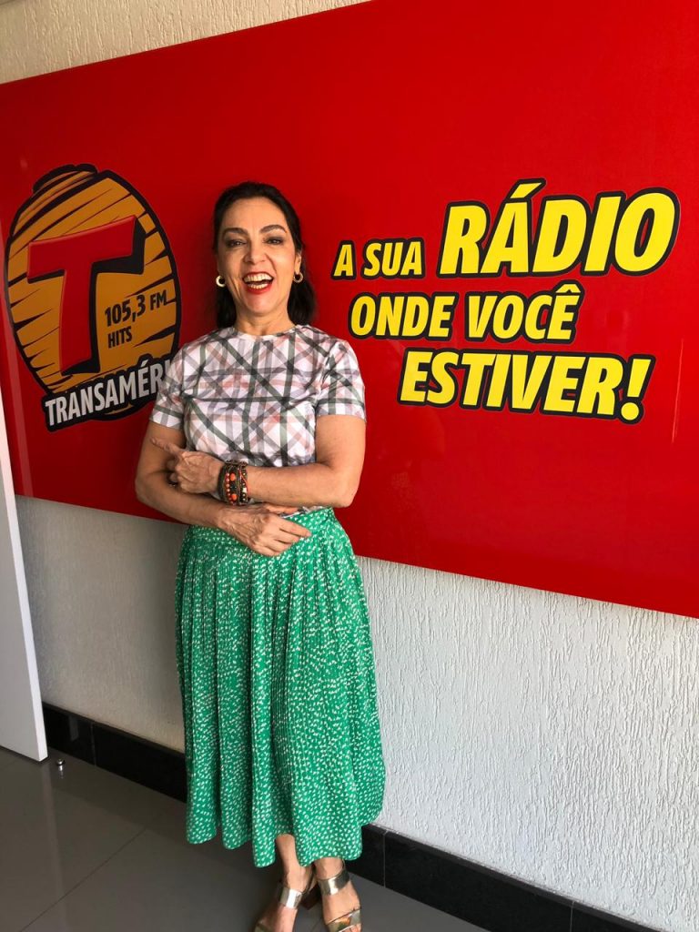 Valéria Foz na Rádio Transamérica Fernandópolis Programa Quintal do Povo